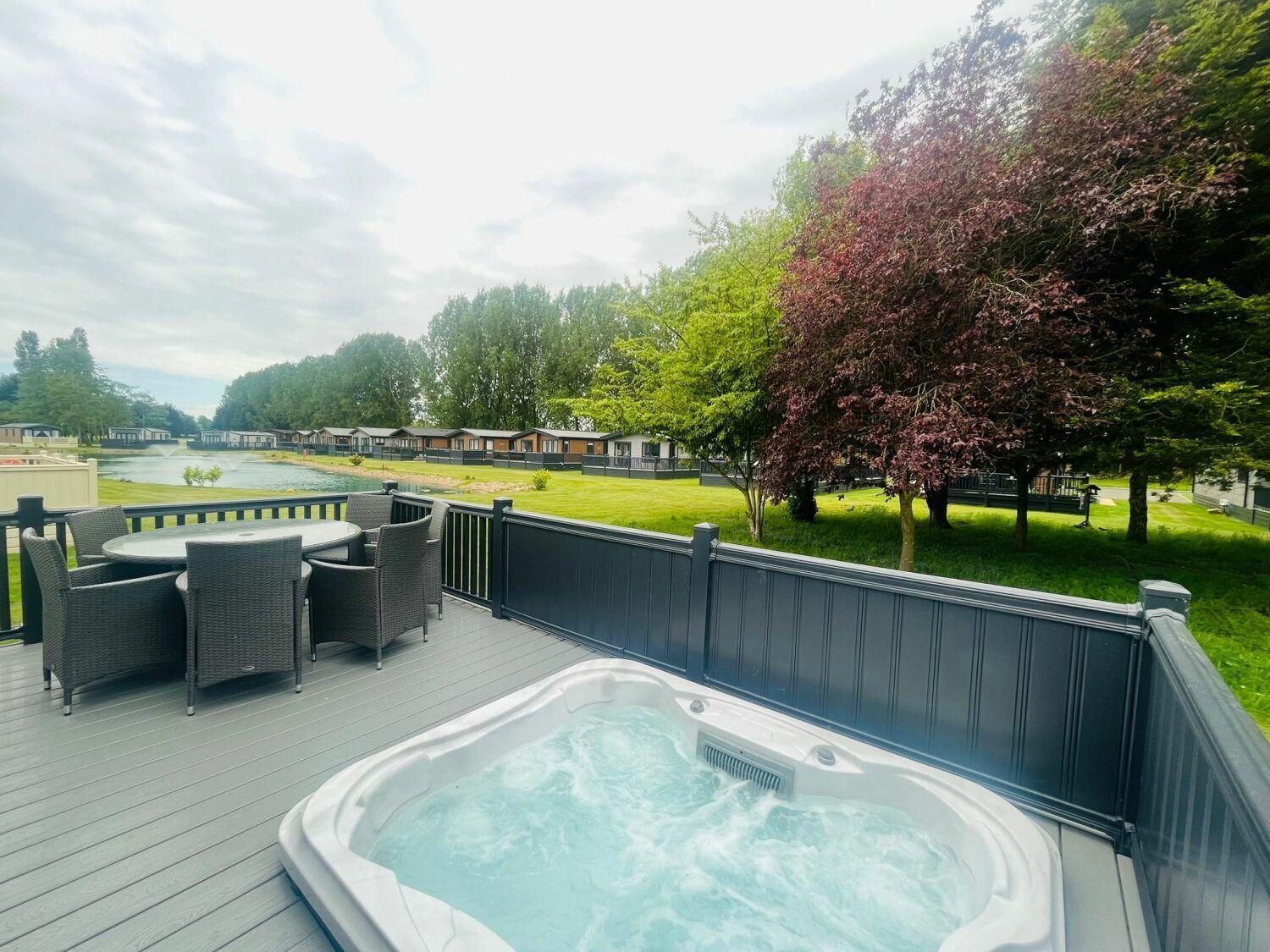 Country Cabin With Hot Tub York Exterior photo